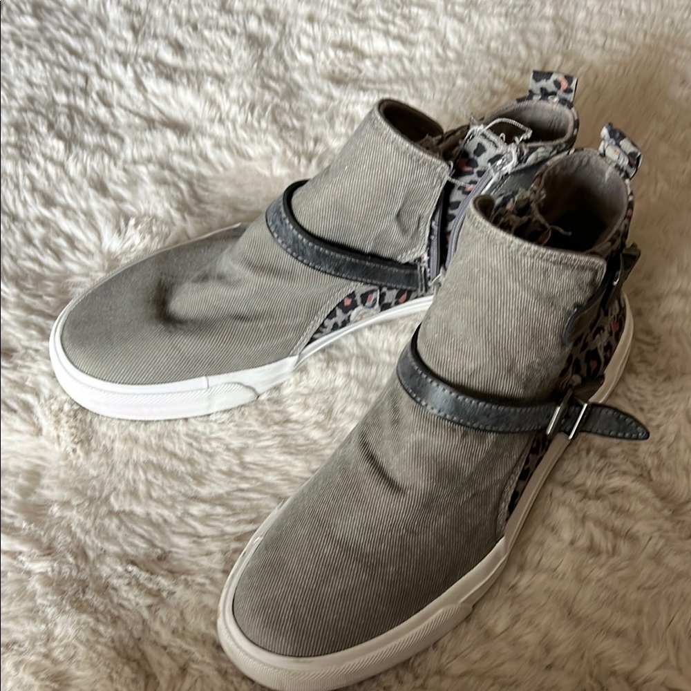 Blowfish canvas style bootie